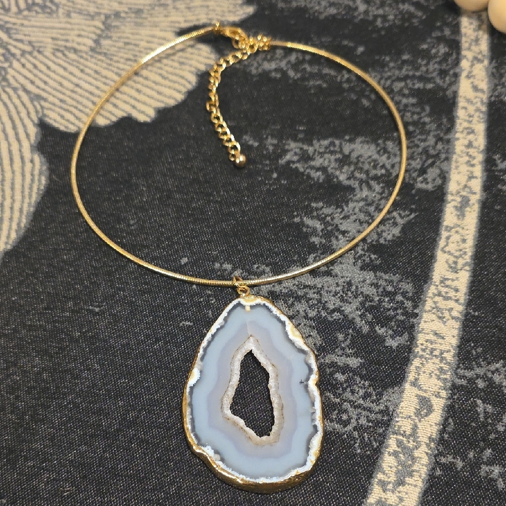 Elegant Gold and Blue Geode Necklace